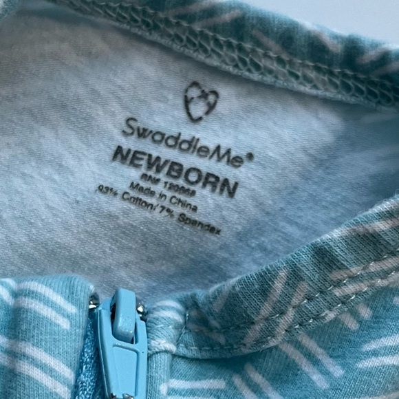 SwaddleMe • Blueish Teal White Pattern Zip Up Swaddler - Picture 4 of 4